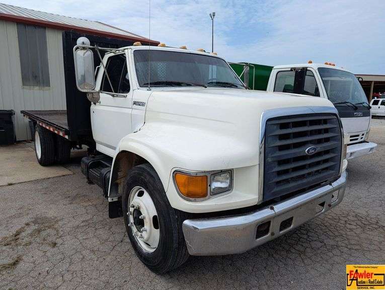 1998 Ford F-800 Flatbed, diesel, Cummins motor, Inline 6, automatic; 242,484 Miles; VIN 1FDNF82C2WVA07680.  See video. image