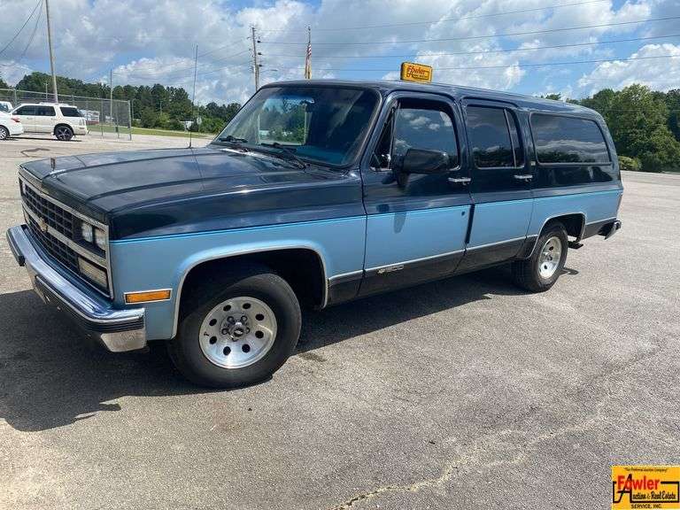 1990 Chevrolet 1500 Silverado V-8 350 Suburban With 1 Owner; low miles of 66,586; Very well maintained.  VIN 1GNER16K5LF168008.   See video. image