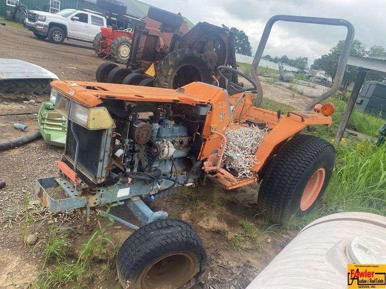 Kubota 230 Tractor image