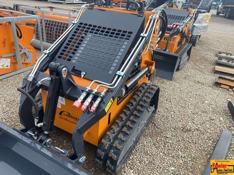 Land Hero HT380 Mini Skid Steer Loader image