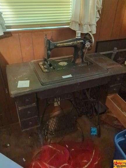Vintage Singer Sewing Machine In Pedal Cabinet