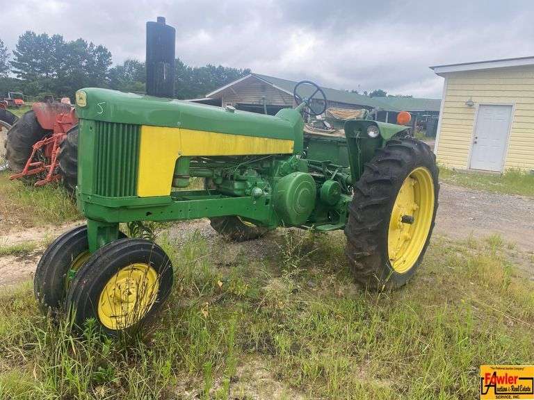 John Deere Tractor image