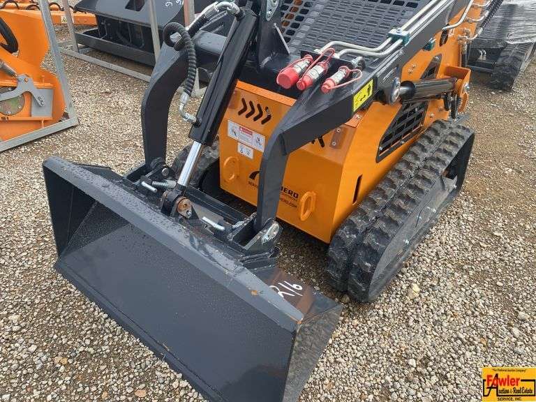 Land Hero HT380 Mini Skid Steer Loader