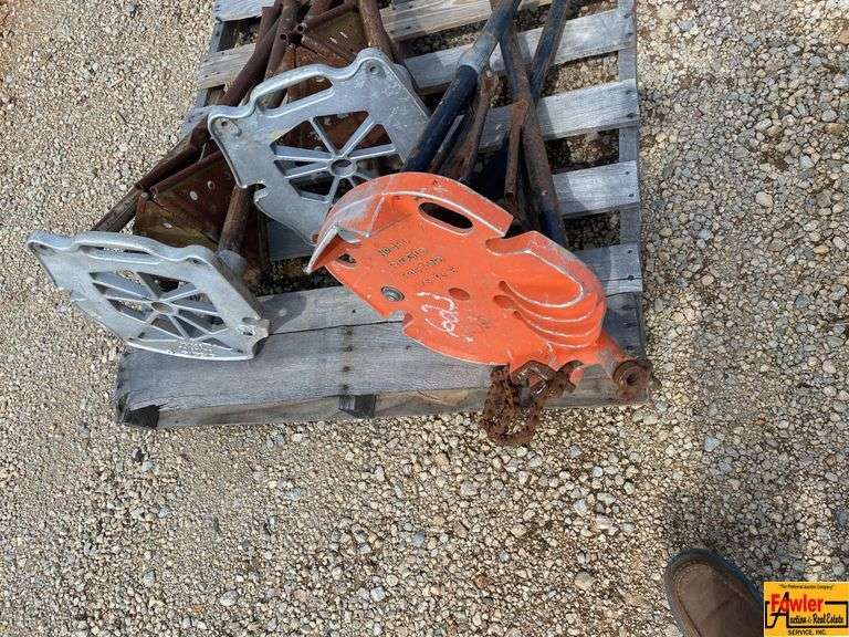 (3) Pipe Vises image
