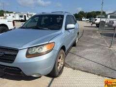 2007 Hyundai Santa Fe, runs good, good AC; 237,312 Miles; VIN 5NMSG13D87H062118.  See video.