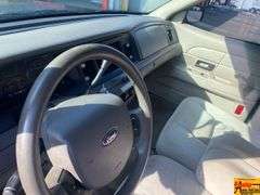 2008 Ford Crown Victoria; odometer does not work; VIN 2FAHP71V78X168965.  See video.