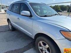 2007 Hyundai Santa Fe, runs good, good AC; 237,312 Miles; VIN 5NMSG13D87H062118.  See video.