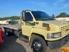 2004 GMC C5500 Rollback With Gas Electronic Fuel Injection; VIN 1GDG5C1E84F900784.  See video.