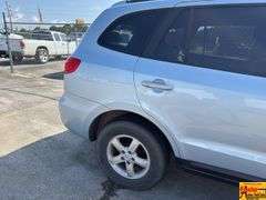 2007 Hyundai Santa Fe, runs good, good AC; 237,312 Miles; VIN 5NMSG13D87H062118.  See video.
