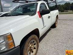 2013 Chevrolet Silverado Pick Up Truck; Has oil leak.  Miles unknown; VIN 1GCNCPEXXDZ149870.  See video.