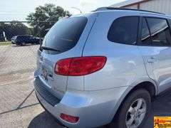 2007 Hyundai Santa Fe, runs good, good AC; 237,312 Miles; VIN 5NMSG13D87H062118.  See video.