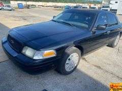 2008 Ford Crown Victoria; odometer does not work; VIN 2FAHP71V78X168965.  See video.