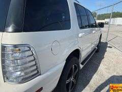 2008 Mercury Mountaineer Premier, V8; 206,717 Miles; VIN 4M2EU38858UJ00101.  See video.