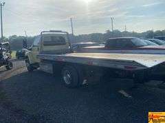 2004 GMC C5500 Rollback With Gas Electronic Fuel Injection; VIN 1GDG5C1E84F900784.  See video.