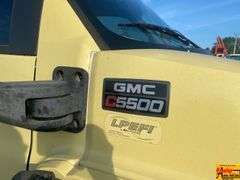 2004 GMC C5500 Rollback With Gas Electronic Fuel Injection; VIN 1GDG5C1E84F900784.  See video.