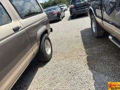 1989 Ford Bronco II XLT has blown head gasket & missing some parts; 164,099 Miles; VIN 1FMCU12T4KUC76672