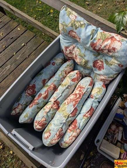 Tote With Patio Chair Cushions image