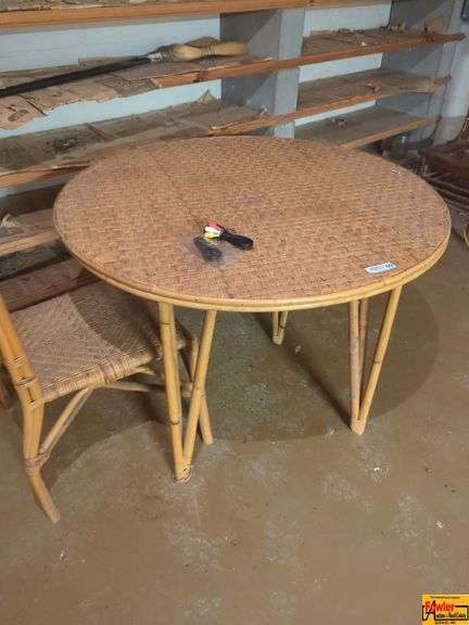 Rattan Round Table With Chair image