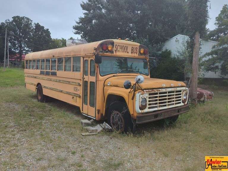 Classic Ford B-700 Bus - a great project! BILL OF SALE ONLY image