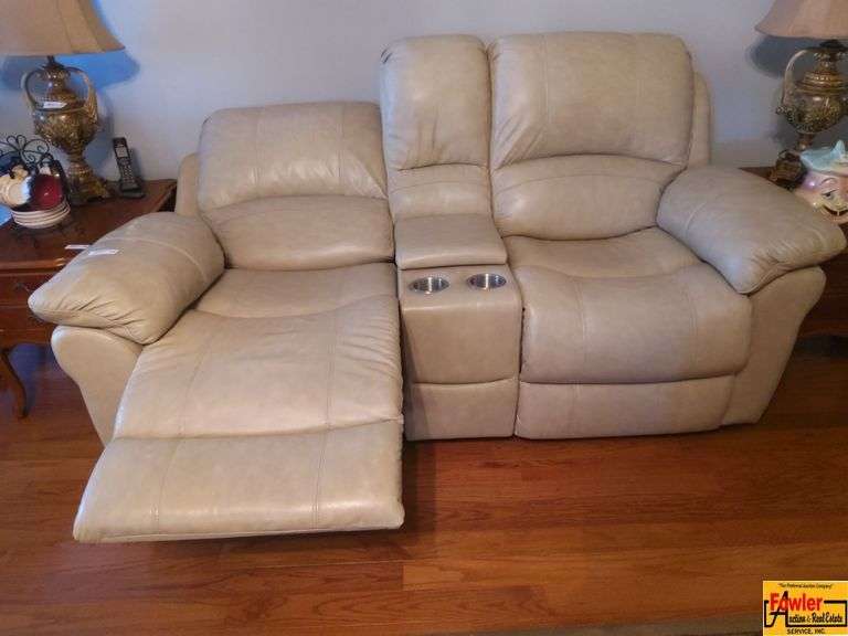 Tan Leather Power Reclining Loveseat with Center Console (Recliner will not retract) image