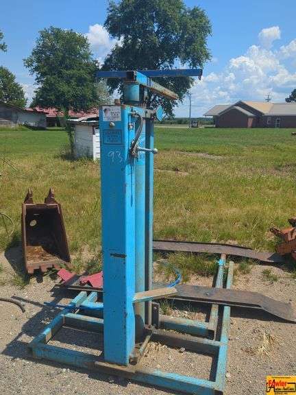 Specialty Motors Tractor Lift image