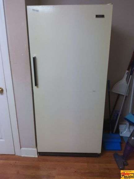 Frigidaire UF-21D-LW2 White Upright Freezer image