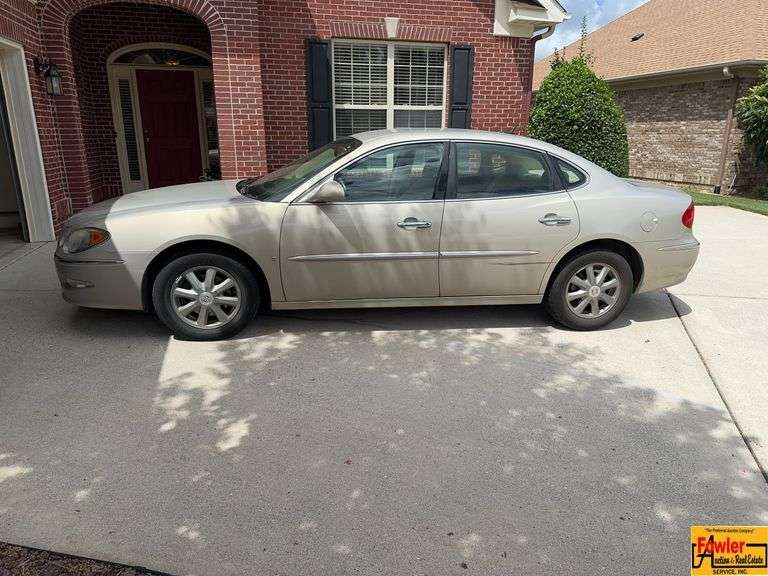 2008 Buick LaCrosse CXL; VIN 2G4WD582081233681 image