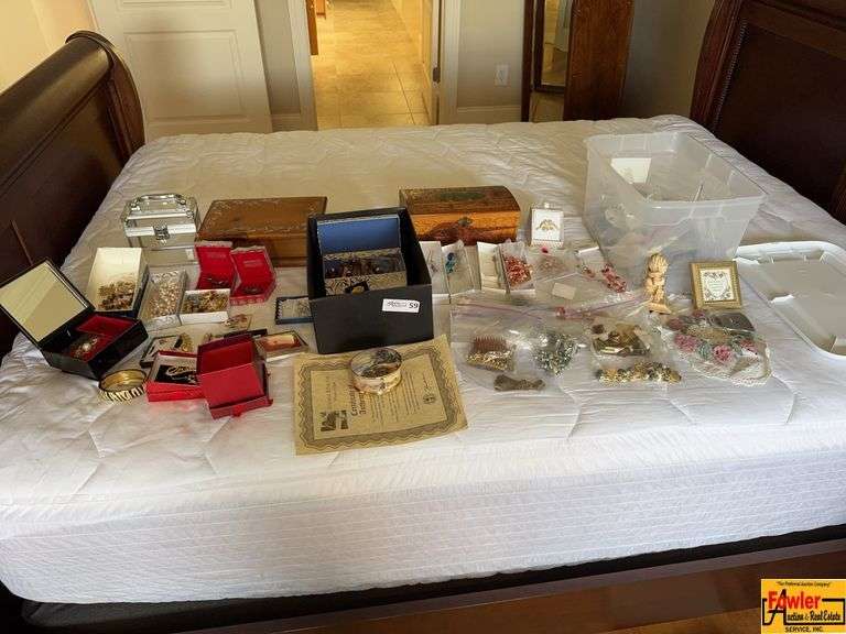 Thomas Kinkade "New Day Dawning" Music Box, Jewelry Boxes, Necklaces, Pins, Earrings & Hair Combs image