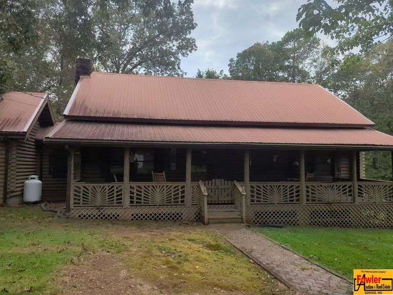Secluded 3-Bedroom Log Home On 10 Acres± image