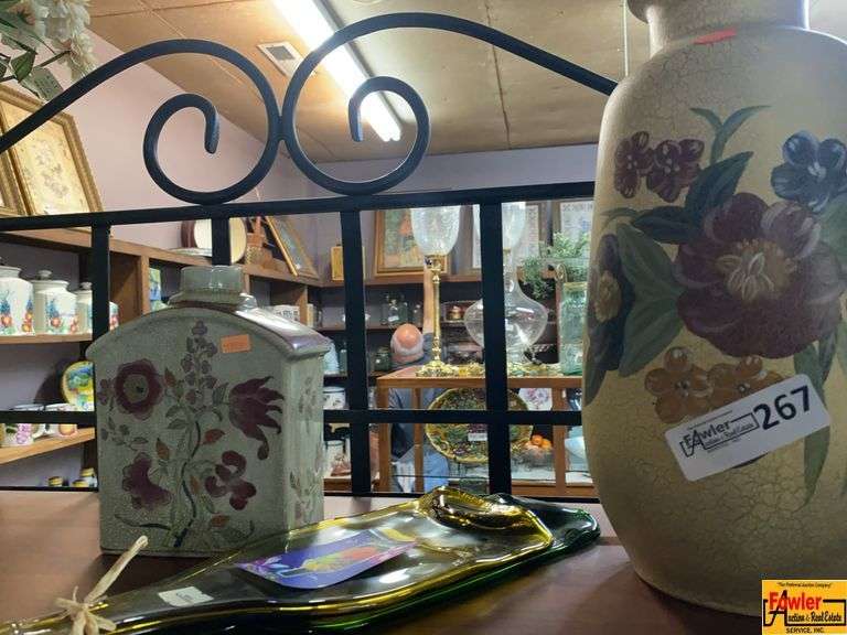Floral Decorated Vases and Decorative Items image