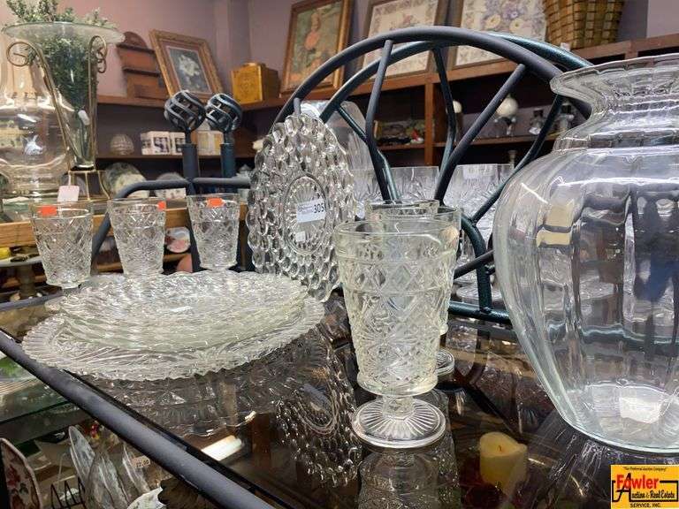 Clear Glass Plate and Footed Glass Set image