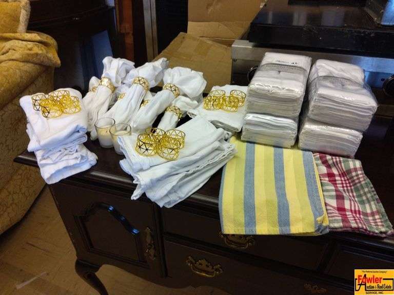 Restaurant Napkins & Napkin Rings image