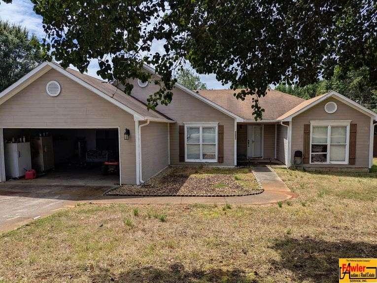 Charming 3-Bedroom Home On 1-Acre± Lot In Madison, AL, A Great Location image