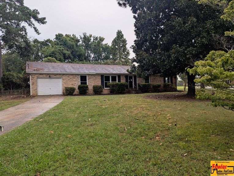 Charming 3-Bedroom Brick Rancher In South Huntsville image