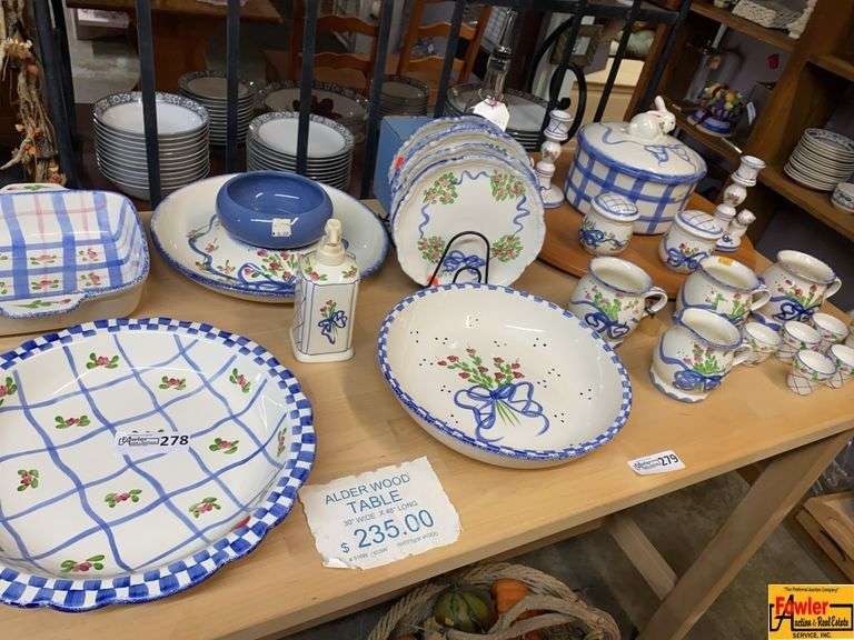 Laura Wiesmeier Floral Ceramic Collection (table not included) image
