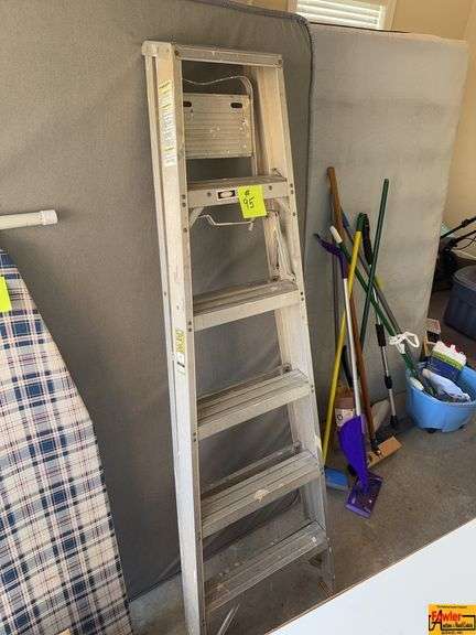 Aluminum Step Ladder image