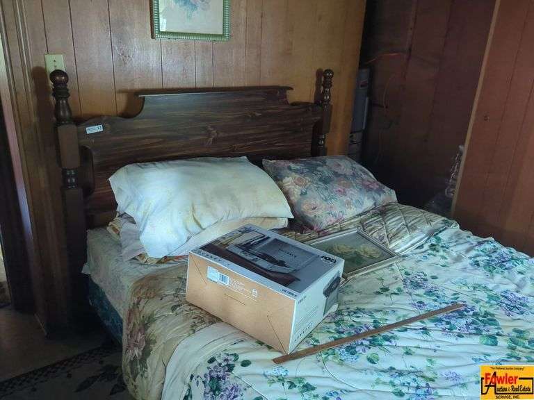 Bedroom Furniture (not including victrola) image