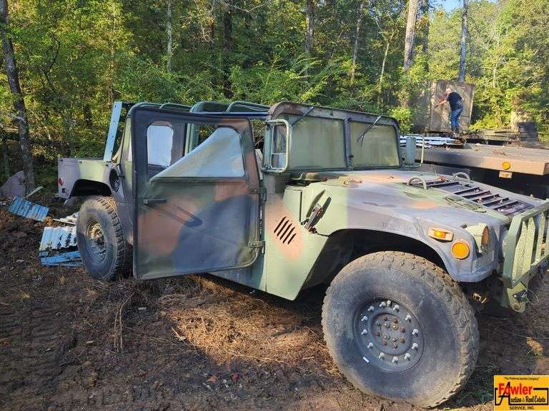 Military Humvee 4x4 Truck; Starts & runs image