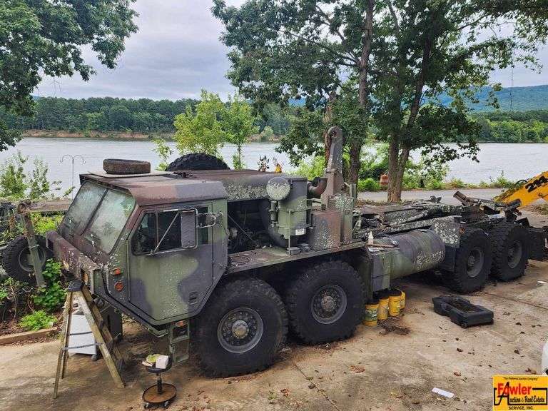 Oshkosh PLA (palatized loading system) Truck image