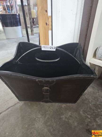 Magazine Rack with Handle image