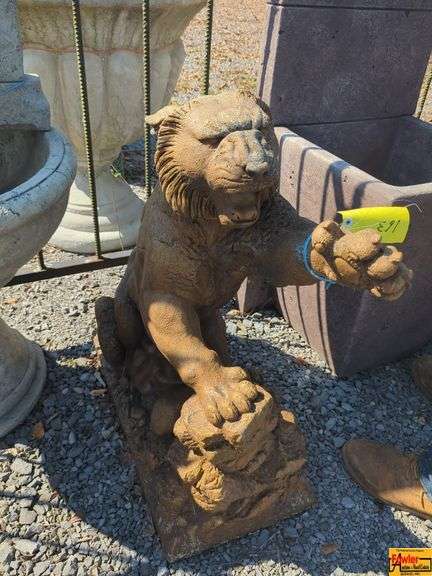 Roaring Lion Concrete Garden Statue image