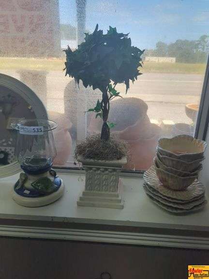 Assorted Home Decor Items image
