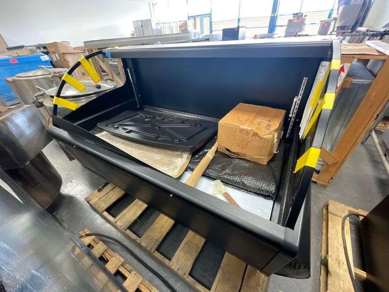 Federal Industries Refrigerated Display Case - 5ft x 34in x 46in - Model No. LPRSS5 - 1PH