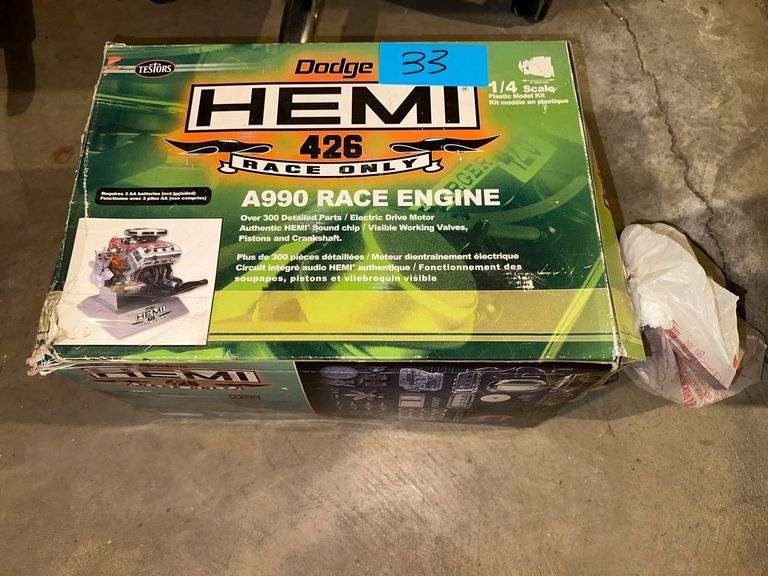 Testors Dodge 426 Hemi Engine Model With Extras