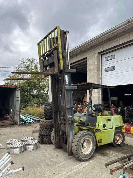 Clark Gas Powered Forklift - Model C500-YS80 - Serial No. Y68501088415K0F - 7,150lb Capacity - Needs New Bearings