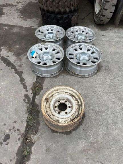 4 Aluminum Wheels With Center Caps 18 X 8 - 1 15 in. Steel Wheel