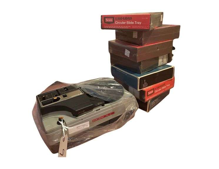 Bell & Howell Lumina II LX30 Circular Slide Projector with 7 Circular Trays image