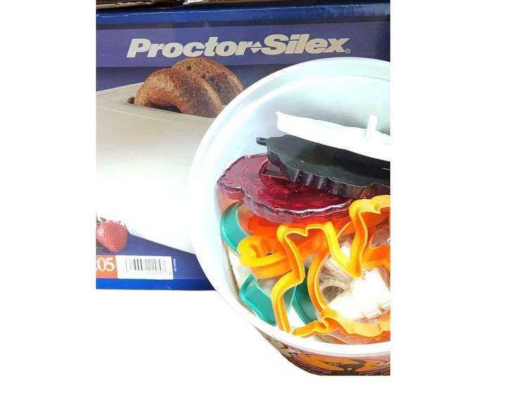 Proctor Silex Toaster - Singer Blender - Apple Corer image