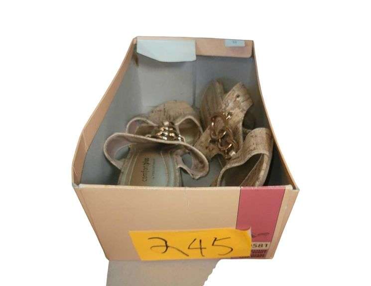 Designer Shoes 8 & 8.5 image