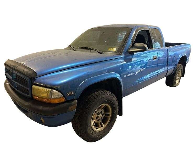 1999 Dodge Dakota Pickup Truck - Odometer: - VIN#: 1B7GG22Y8XS273680 - 2 Door Cab - 4WD - V8, 5.2L - Needs Fixed - Has Title image